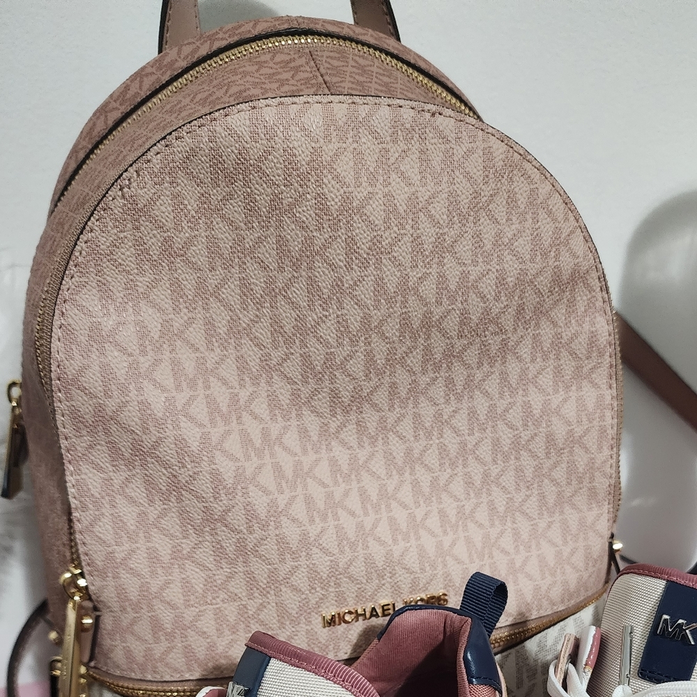 Medium Rhea Michael Kors Backpack (Pink/White)